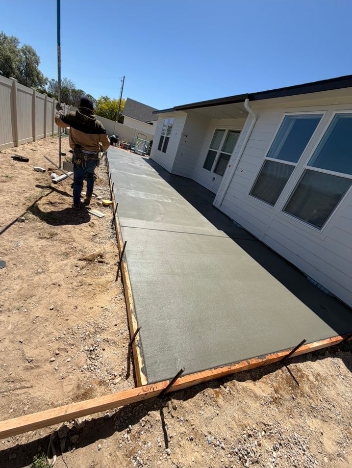 Side Yard Walkway — Kuna